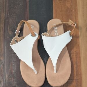AEROSOLES Women's White and Tan Sandals
